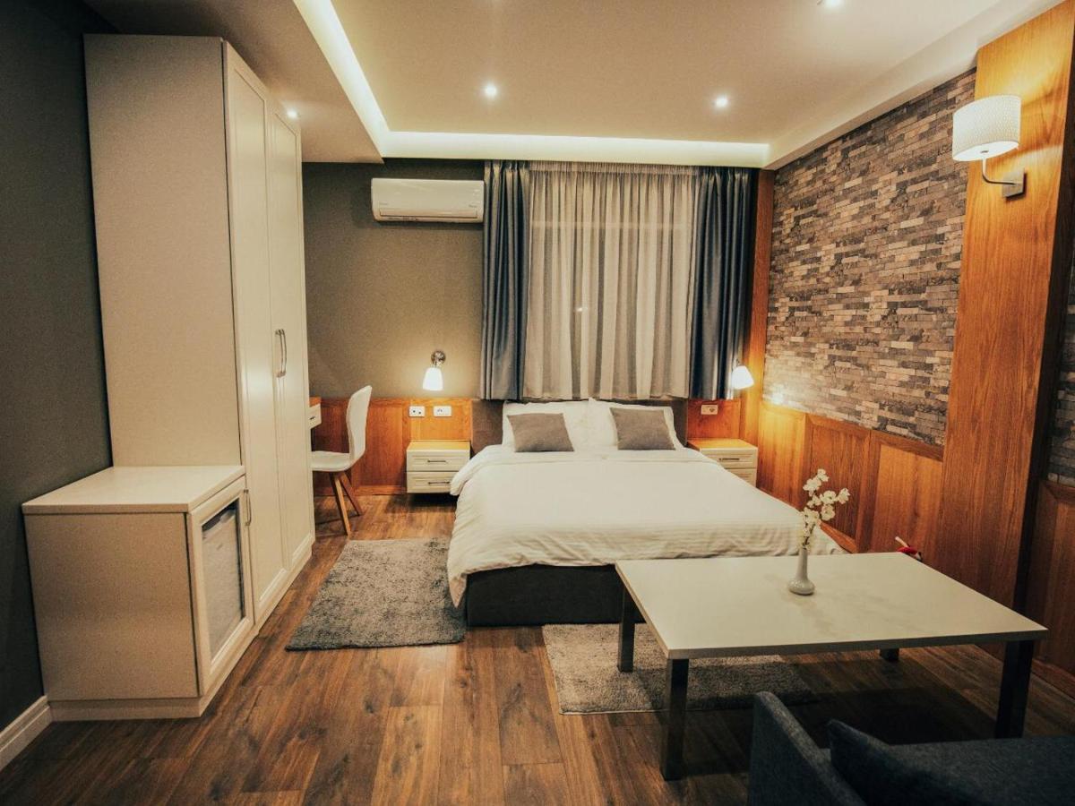 Hotel Romeo Korce Exterior photo