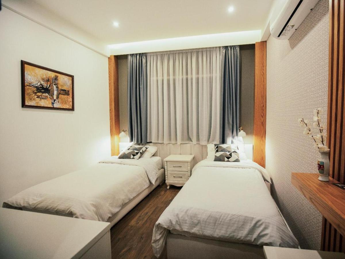 Hotel Romeo Korce Exterior photo