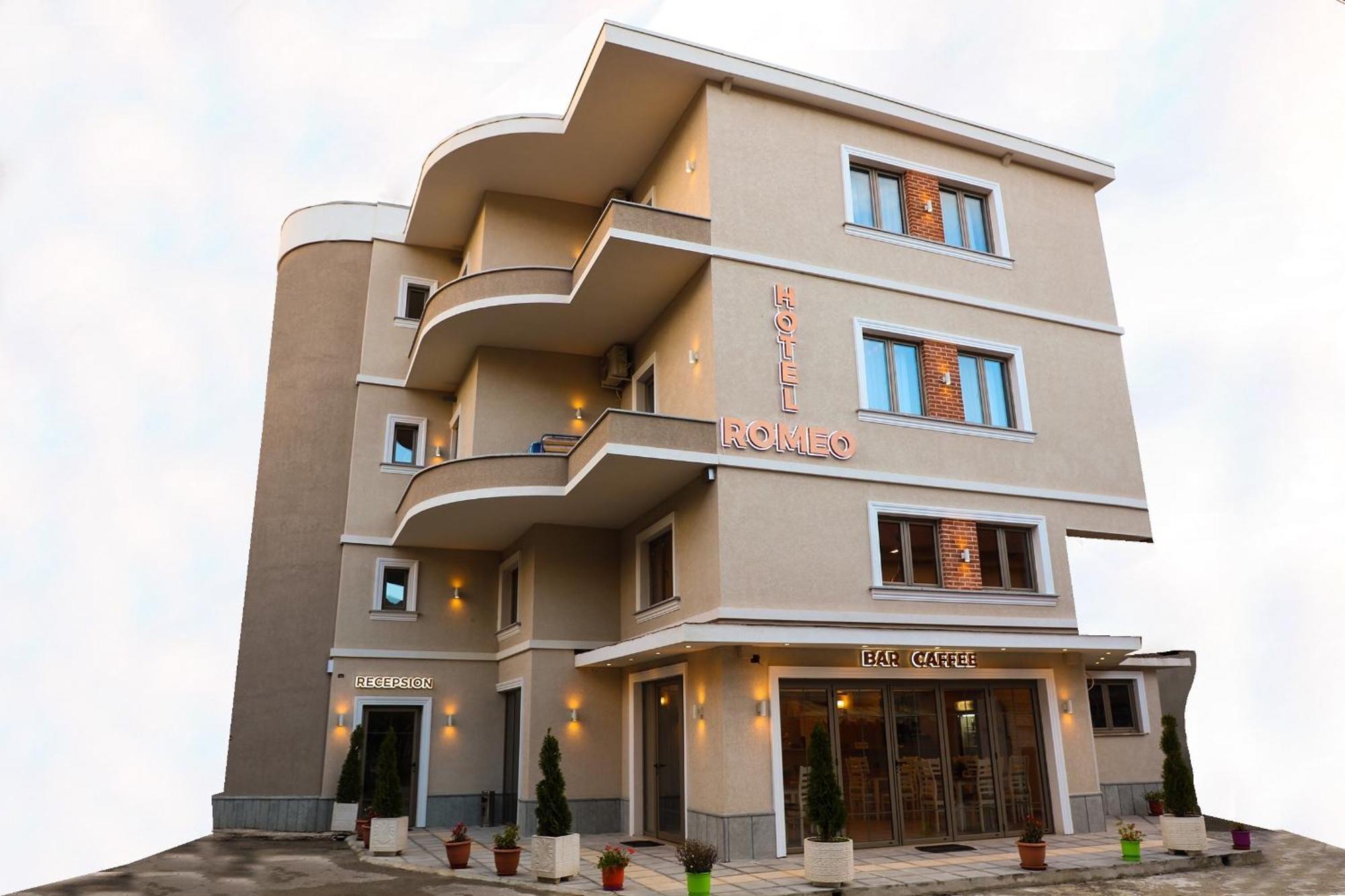 Hotel Romeo Korce Exterior photo